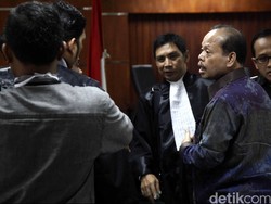 Sutan Bhatoegana Jalani Sidang Vonis Hari ini