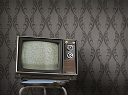 Terlalu Sering Duduk dan Menonton Televisi, Risiko Kanker Wanita Meningkat