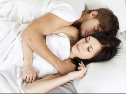 Ingin Istri Cepat Hamil? Yuk Bercinta dalam Gelap-gelapan