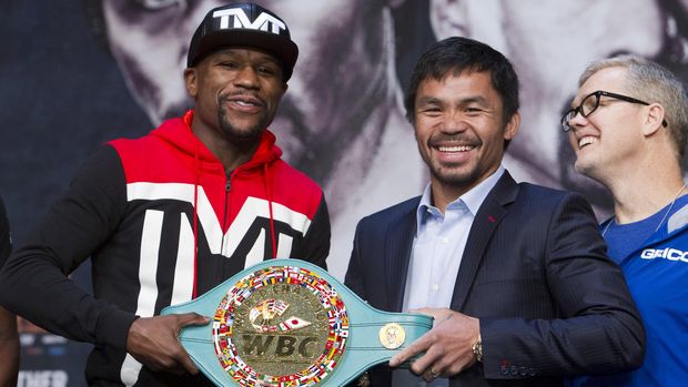 Floyd Mayeather Jr. dan Manny Pacquiao pernah berduel pada tahun 2015.