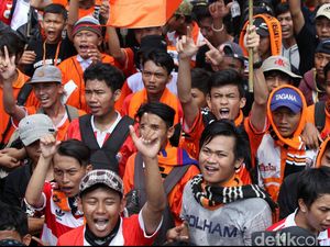 The Jakmania Diminta Tak Lagi Nyalakan Suar