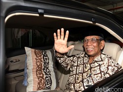 Isak Tangis Keluarga Warnai Kepergian KH Hasyim Muzadi