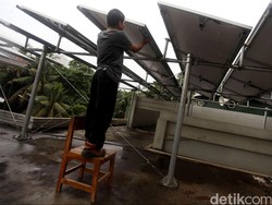 Pakai Panel Surya, Warga Ini Irit Bayar Listrik 75% per Bulan