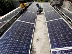 Eks Dirut PLN Hingga Pejabat ESDM Pasang Panel Surya di Atap Rumah