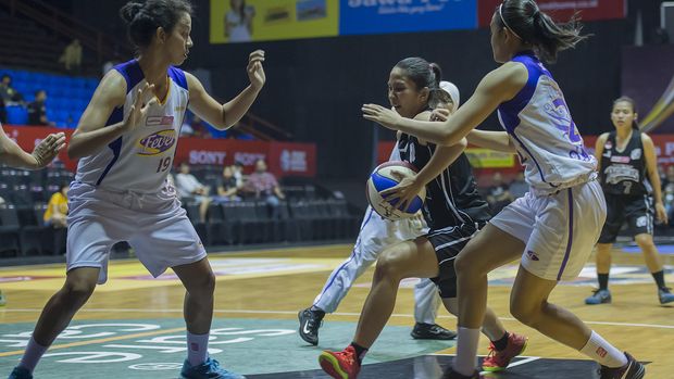 Pemain-pemain timnas bola basket putri Indonesia berasal dari liga bola basket nasional.