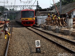 Akhir Juni 2015, 30 Unit KRL Tiba di Pelabuhan Tanjung Priok