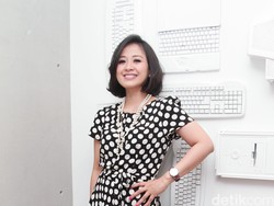 Astrid Tanamkan Nasionalisme pada Anak Lewat Baju Adat