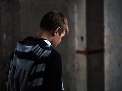 Minder, Anak Bisa Lukai Diri Sendiri dan Bunuh Diri