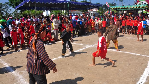  Peristiwa  Pada  Teks  Belajar Toleransi  Dari Permainan  