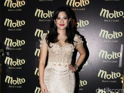 Perawatan yang Dilakukan Dian Sastrowardoyo Agar Cantik di Usia 30-an