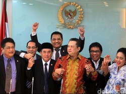 Ditemani Bamsoet dan Titiek, Akom Roadshow ke DPD Jelang Munas Golkar