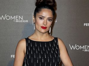 Jelang Usia 50, Salma Hayek Tidak Percaya Diri Lagi dengan Tubuhnya