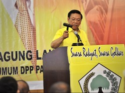 Agung Laksono Bubarkan Tim Yorrys Cs yang Gagas Munaslub