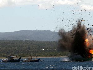 Di Depan Mahasiswa, Susi Cerita Sukses Ngebom Kapal Maling Ikan
