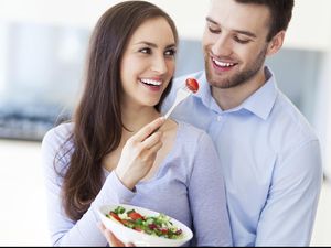 5 Kejutan yang Bisa Bikin Suami Bahagia Saat Libur Kerja 5 Kejutan yang Bisa Bikin Suami Bahagia Saat Libur Kerja