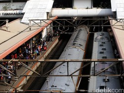 KRL Anjlok Telah Dievakuasi ke Bukit Duri