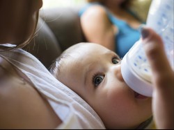 Agar Tak Rusak, Begini Cara Hangatkan ASI Perah yang Baik