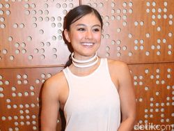 Heboh Busana Transparan Bertuliskan Arab Agnez MO