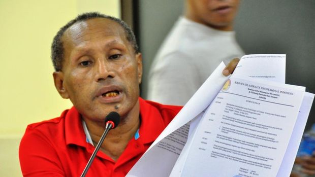 Ketua Umum Persipura Benhur Tommy Mano. (