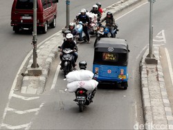 Gubernur Ahok Minta Polisi Tindak Pemotor Lawan Arus