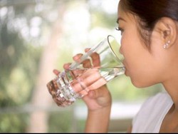 Tak Hanya Air Mineral, Ini 7 Jenis Air Minum yang Aman Dikonsumsi Tak Hanya Air Mineral, Ini 7 Jenis Air Minum yang Aman Dikonsumsi