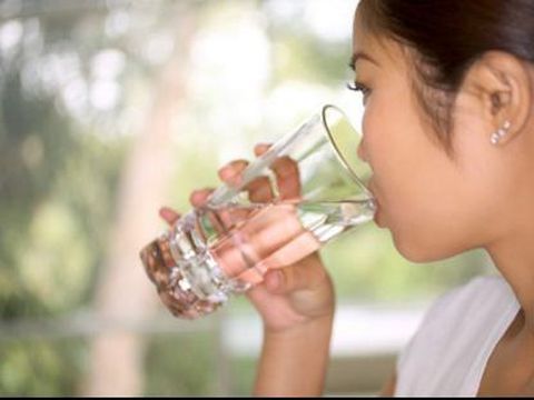 5 Rutinas Rumahan yang Bantu Wajah Terlihat Awet Muda