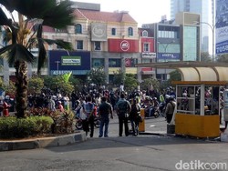 Kesaksian Pengunjung Mal soal Bentrokan Satpam dan FBR di MOI