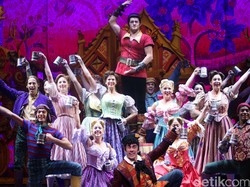Aksi Mewah Broadway Beauty and The Beast Pukau Penonton Jakarta