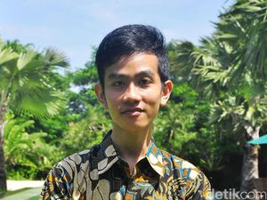 Foto: Adu Gaya Gibran Rakabuming dan Agus Yudhoyono, Siapa Lebih Stylish?