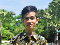 Foto: Adu Gaya Gibran Rakabuming dan Agus Yudhoyono, Siapa Lebih Stylish?
