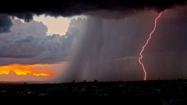 Ilustrasi badai hujan