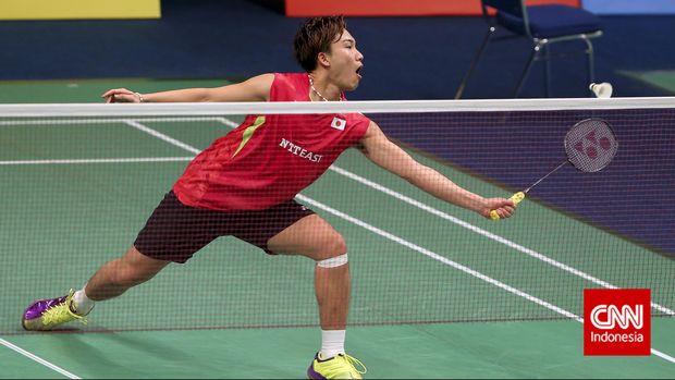 Kento Momota menjadi salah satu atlet Jepang yang dibina Reony Mainaky.