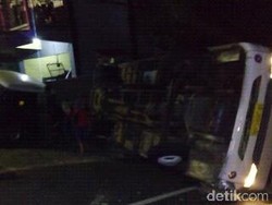 Bus Terguling di Bromo, 17 Wisatawan Luka