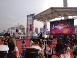 Disaksikan Ribuan Warga, Ahok Lepas Peserta Pawai Jakarnaval di Monas