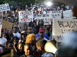 Warga Texas Serukan Polisi yang Banting ABG Berbikini Dipecat