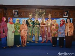 Ini Busana Pengantin Khas Lamongan Versi Muslim