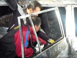 Jasad Wanita Ditemukan Dalam Mobil yang Terbakar