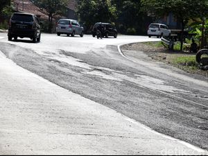 Jalan Sampora-Kertawangunan di Kuningan 13,7 Km Selesai 2018
