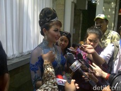 Roro Fitria Hadir di Pernikahan Gibran-Selvi, Sekalian Cari Jodoh?