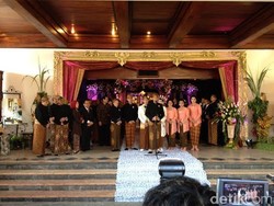 Gibran Selvi Sungkem Pada Orangtua Diiringi Tembang Setyo Tuhu