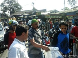 3 Orang Tewas, Warga Cibadak Sukabumi Bongkar Paksa Gudang Miras