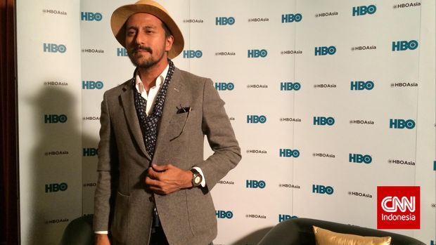 Bront Palarae pernah syuting Halfworlds di Indonesia.
