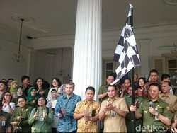 Ahok Lepas Bus Jumantik Sosialisasikan Penyakit DBD