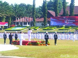 Jokowi Lantik 1.974 Pamong Praja Muda IPDN
