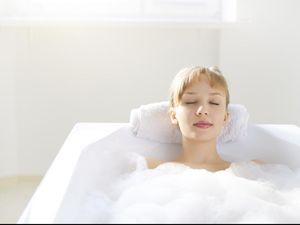 Wanita Ini Berendam di Air Dingin Selama 100 Hari untuk Atasi Migrain Wanita Ini Berendam di Air Dingin Selama 100 Hari untuk Atasi Migrain