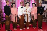 Kain Baju Pengantin Gibran-Selvi Ternyata Dibeli Iriana di Depan Pasar