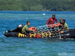 Save Our Littoral! Marinir Tanam Terumbu Karang di Pantai-pantai Jatim