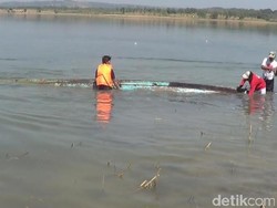 ‎Perahu Tenggelam di Waduk Lamongan, 9 Penumpang Selamat dan 2 Hilang
