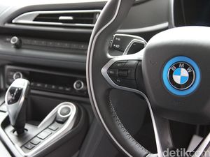 Kurang dari 100 Detik, 4 Mobil Mewah BMW Digondol Maling