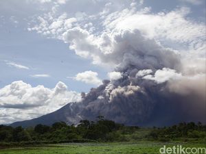 Aktivitas Gunung Sinabung Tinggi, Hampir Setiap Hari Ada Erupsi